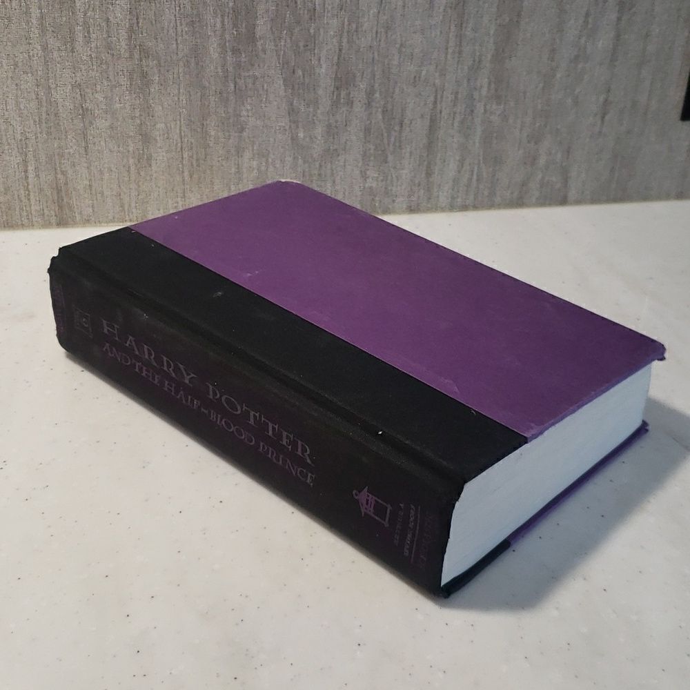 Vintage Book "Harry Potter and the Half Blood Prince" - J. K. Rowling (2005) - Picture 2 of 10